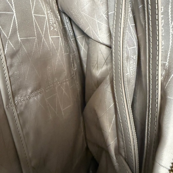 Badgley Mischka EUC large light light pick/Ivory leather Tote Bag - Picture 9 of 15